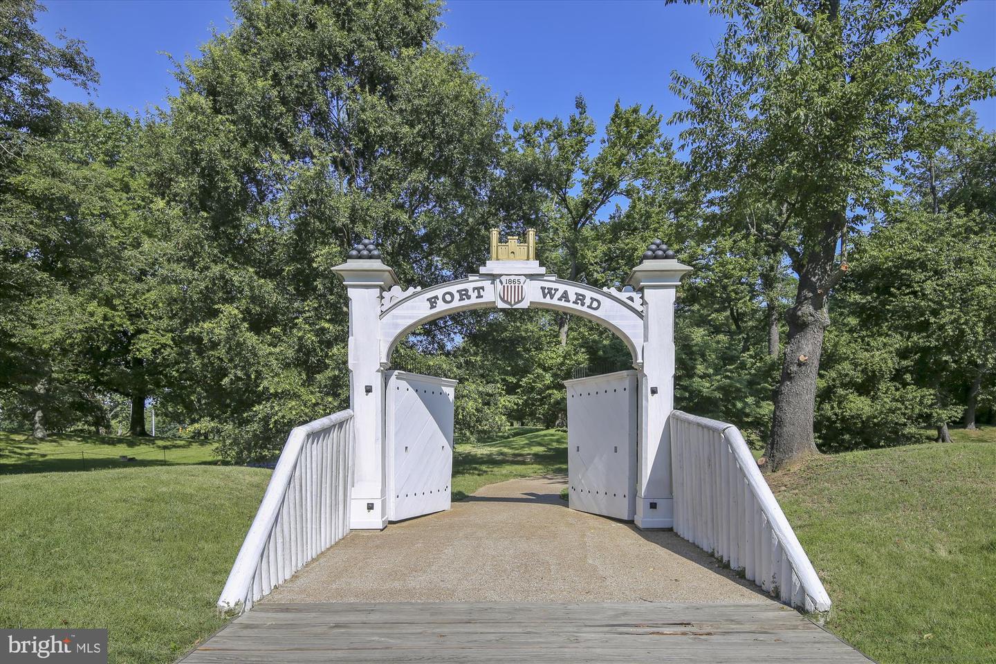 3733 GUNSTON RD, ALEXANDRIA, Virginia 22302, 2 Bedrooms Bedrooms, ,1 BathroomBathrooms,Residential,For sale,3733 GUNSTON RD,VAAX2044460 MLS # VAAX2044460