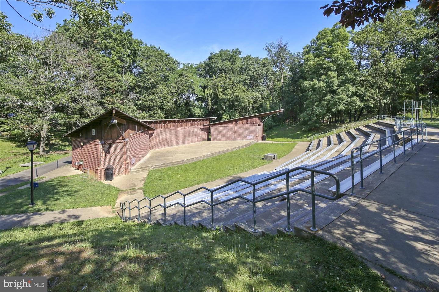 3733 GUNSTON RD, ALEXANDRIA, Virginia 22302, 2 Bedrooms Bedrooms, ,1 BathroomBathrooms,Residential,For sale,3733 GUNSTON RD,VAAX2044460 MLS # VAAX2044460