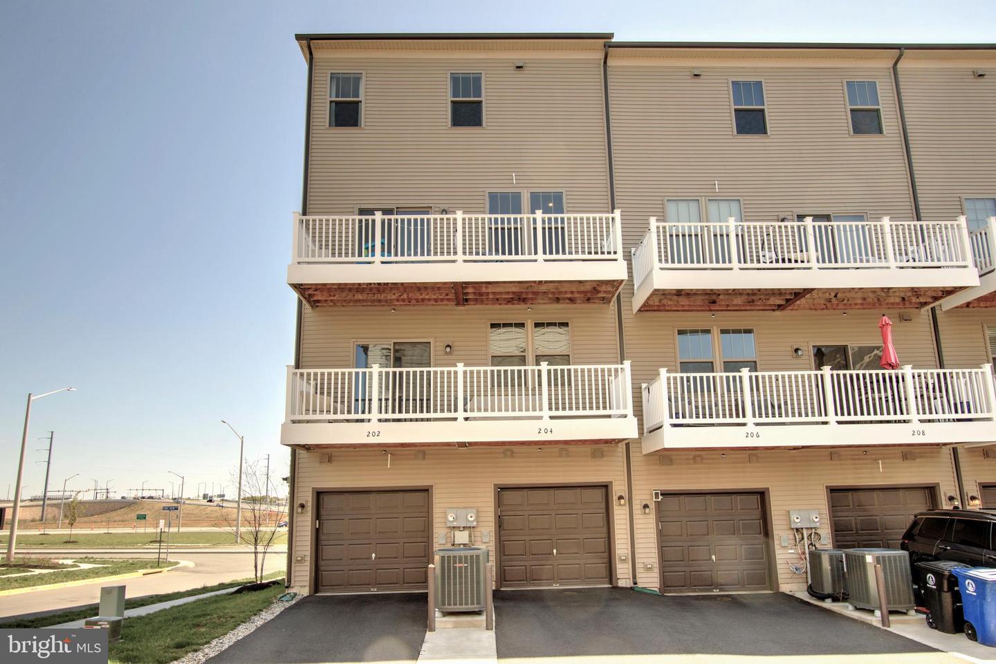 204 PETITE SIRAH TER SE, LEESBURG, Virginia 20175, 3 Bedrooms Bedrooms, ,2 BathroomsBathrooms,Residential,For sale,204 PETITE SIRAH TER SE,VALO2094578 MLS # VALO2094578