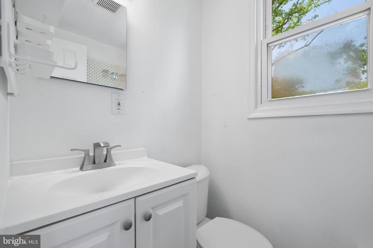 13432 FOREST GLEN RD, WOODBRIDGE, Virginia 22191, 5 Bedrooms Bedrooms, ,2 BathroomsBathrooms,Residential,For sale,13432 FOREST GLEN RD,VAPW2092710 MLS # VAPW2092710
