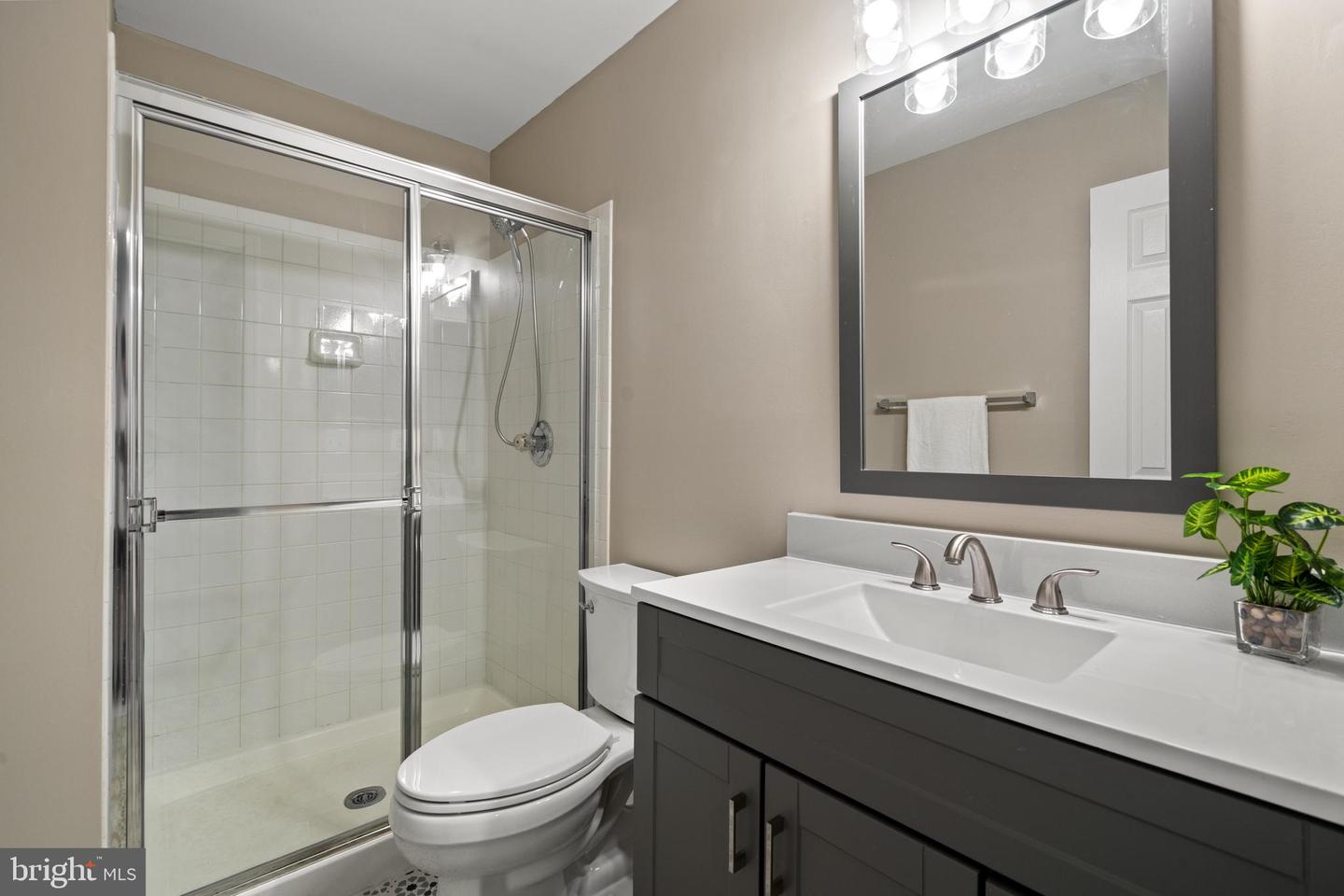 6221 JEAN LOUISE WAY, ALEXANDRIA, Virginia 22310, 5 Bedrooms Bedrooms, ,4 BathroomsBathrooms,Residential,For sale,6221 JEAN LOUISE WAY,VAFX2236072 MLS # VAFX2236072
