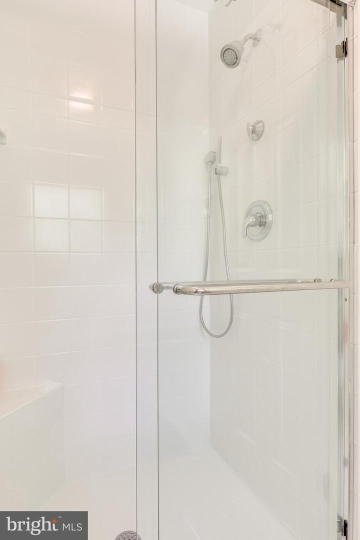 6921 ASHBURY DR, SPRINGFIELD, Virginia 22152, 5 Bedrooms Bedrooms, ,3 BathroomsBathrooms,Residential,For sale,6921 ASHBURY DR,VAFX2236250 MLS # VAFX2236250