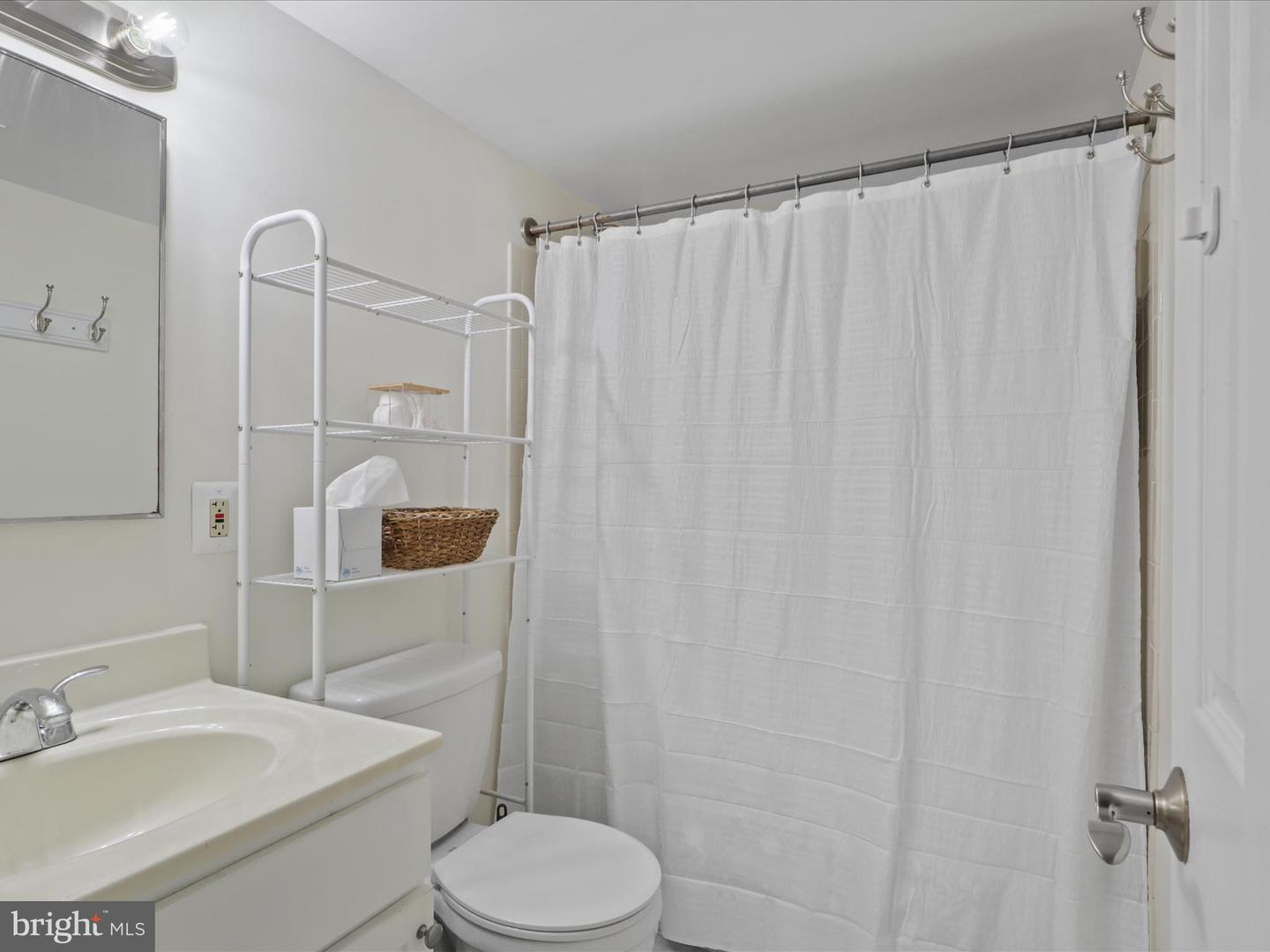 1407 N VAN DORN ST #A, ALEXANDRIA, Virginia 22304, 2 Bedrooms Bedrooms, ,1 BathroomBathrooms,Residential,For sale,1407 N VAN DORN ST #A,VAAX2044558 MLS # VAAX2044558