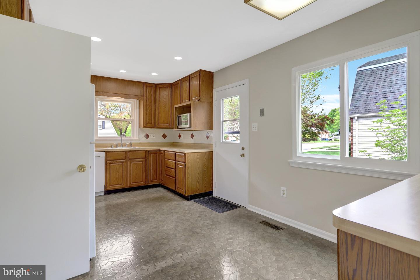 7716 CARRLEIGH PKWY, SPRINGFIELD, Virginia 22152, 6 Bedrooms Bedrooms, ,3 BathroomsBathrooms,Residential,For sale,7716 CARRLEIGH PKWY,VAFX2236430 MLS # VAFX2236430