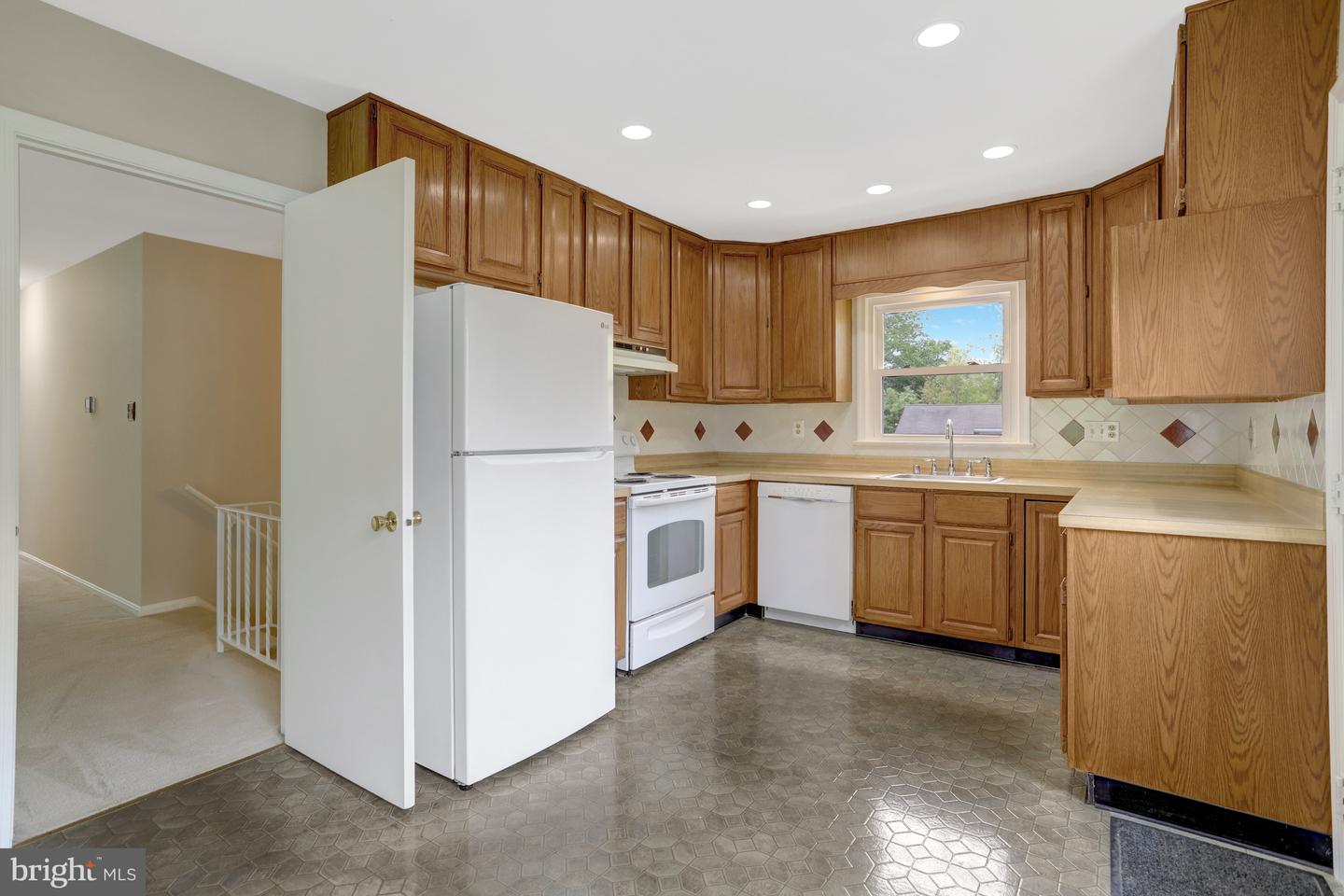 7716 CARRLEIGH PKWY, SPRINGFIELD, Virginia 22152, 6 Bedrooms Bedrooms, ,3 BathroomsBathrooms,Residential,For sale,7716 CARRLEIGH PKWY,VAFX2236430 MLS # VAFX2236430
