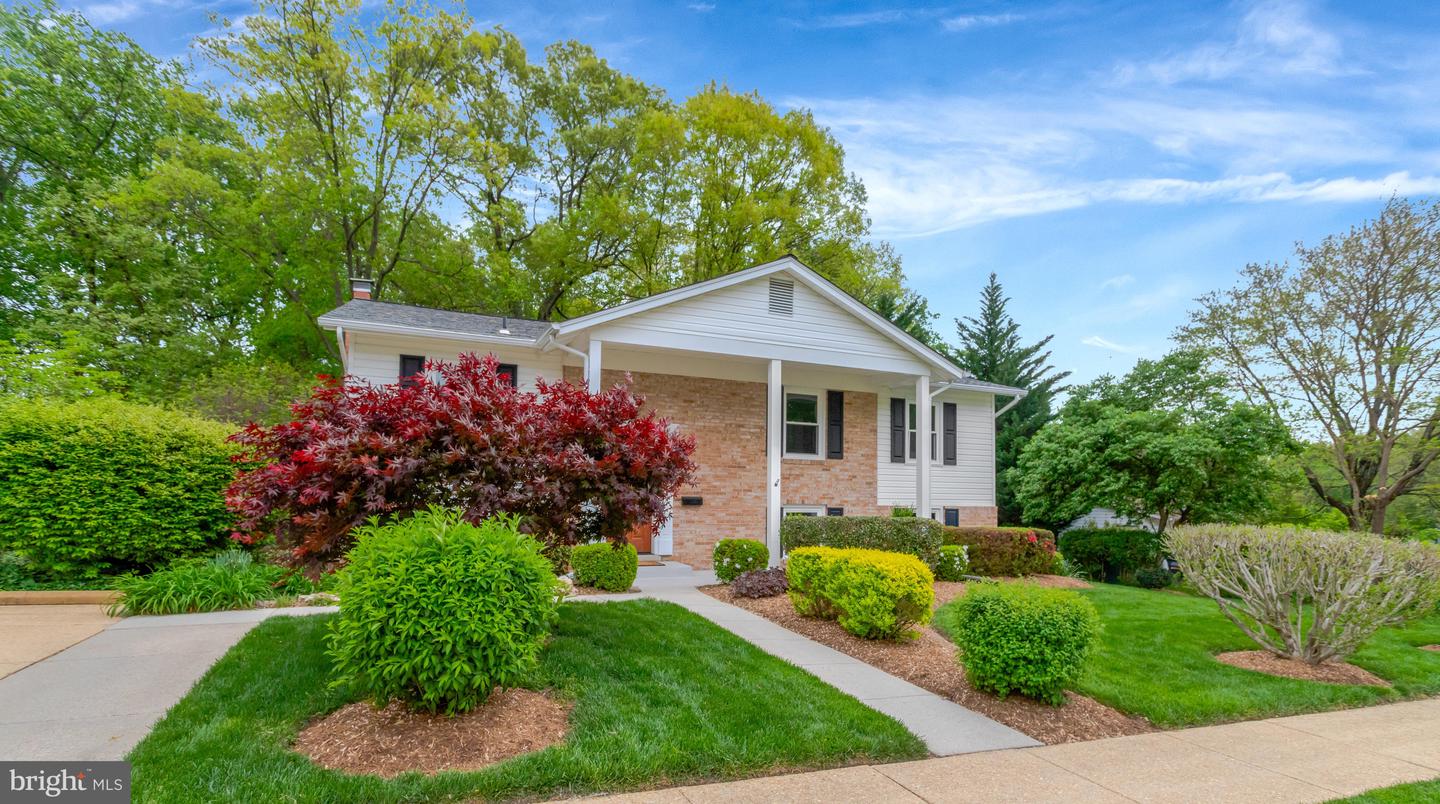 7716 CARRLEIGH PKWY, SPRINGFIELD, Virginia 22152, 6 Bedrooms Bedrooms, ,3 BathroomsBathrooms,Residential,For sale,7716 CARRLEIGH PKWY,VAFX2236430 MLS # VAFX2236430