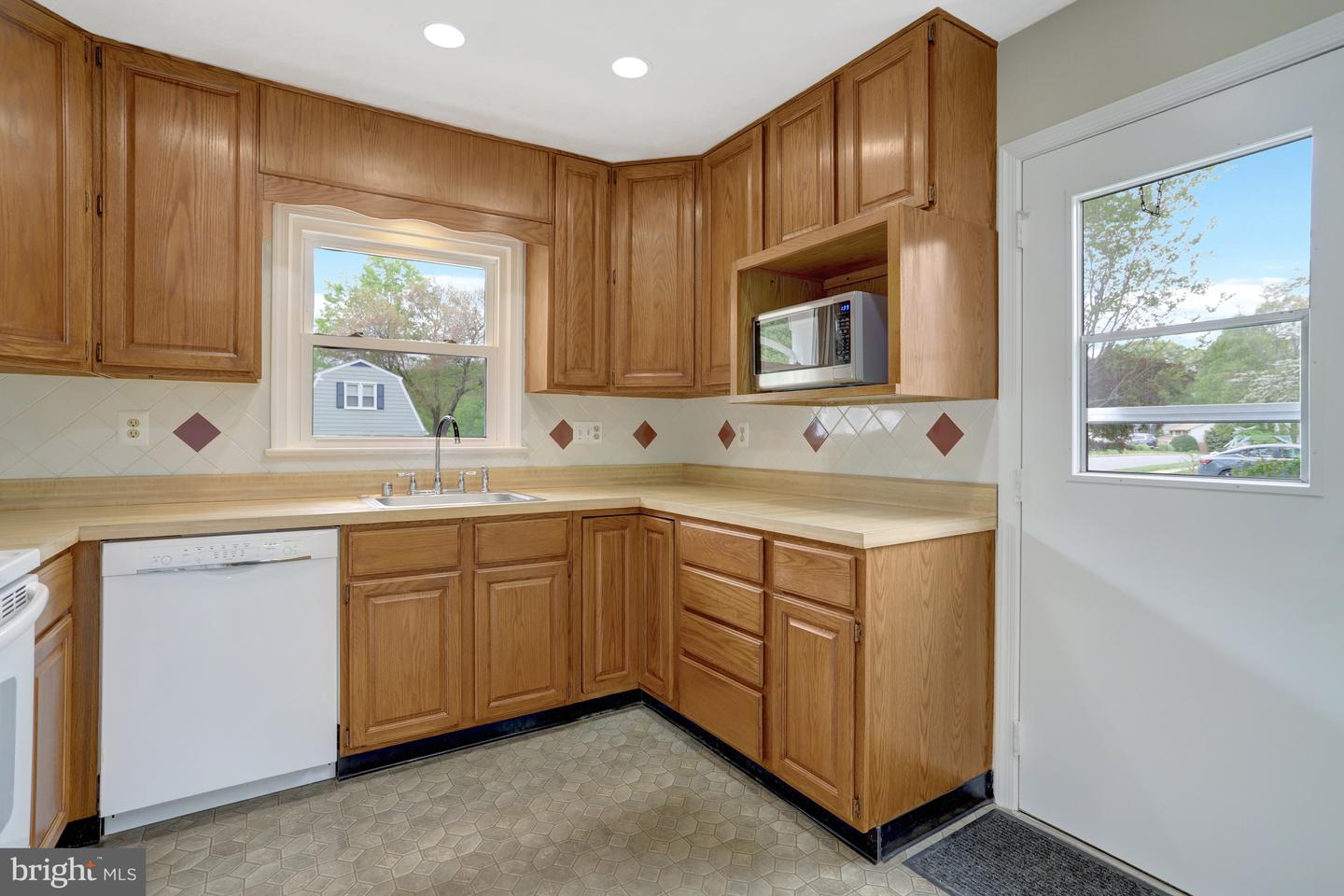 7716 CARRLEIGH PKWY, SPRINGFIELD, Virginia 22152, 6 Bedrooms Bedrooms, ,3 BathroomsBathrooms,Residential,For sale,7716 CARRLEIGH PKWY,VAFX2236430 MLS # VAFX2236430