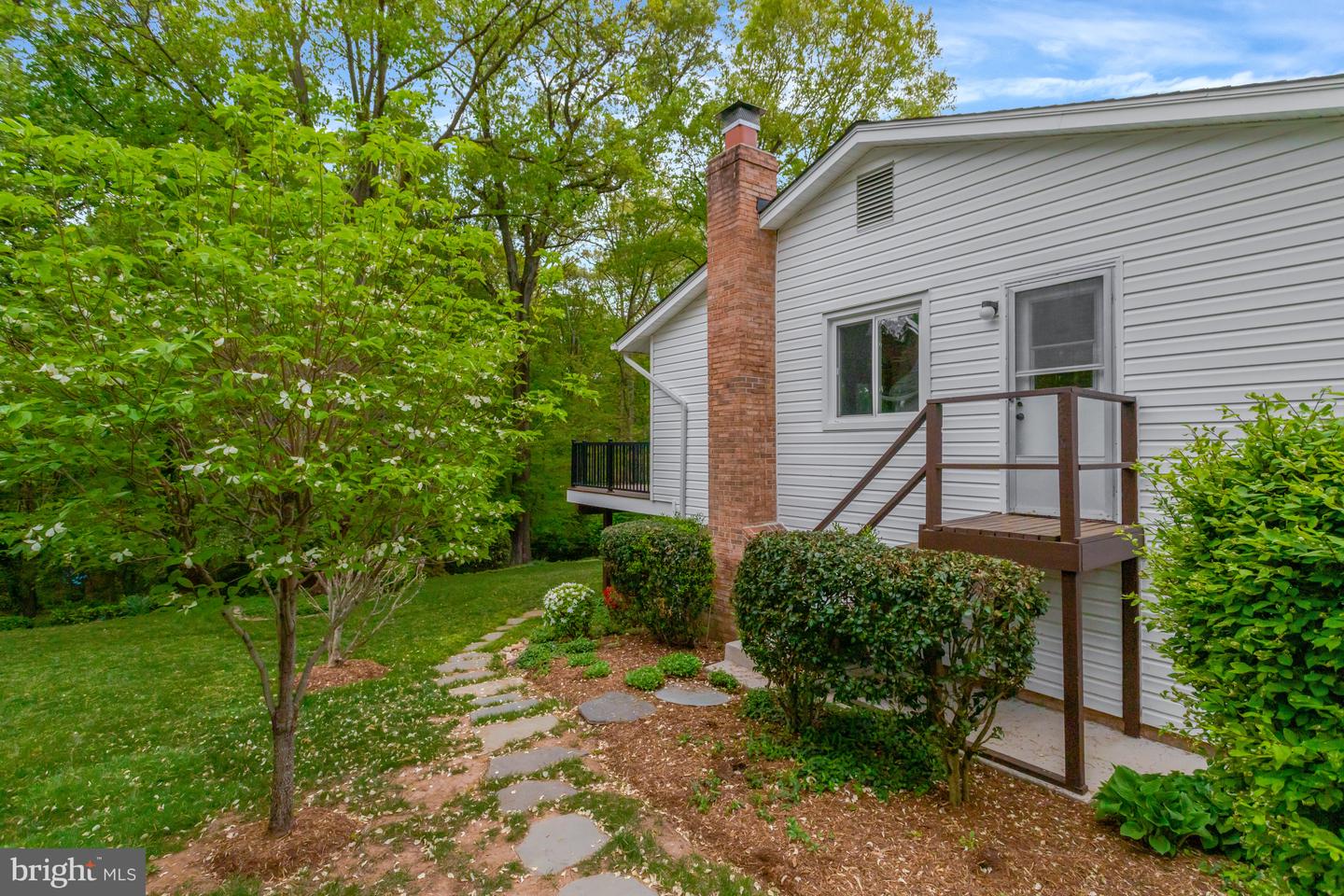 7716 CARRLEIGH PKWY, SPRINGFIELD, Virginia 22152, 6 Bedrooms Bedrooms, ,3 BathroomsBathrooms,Residential,For sale,7716 CARRLEIGH PKWY,VAFX2236430 MLS # VAFX2236430
