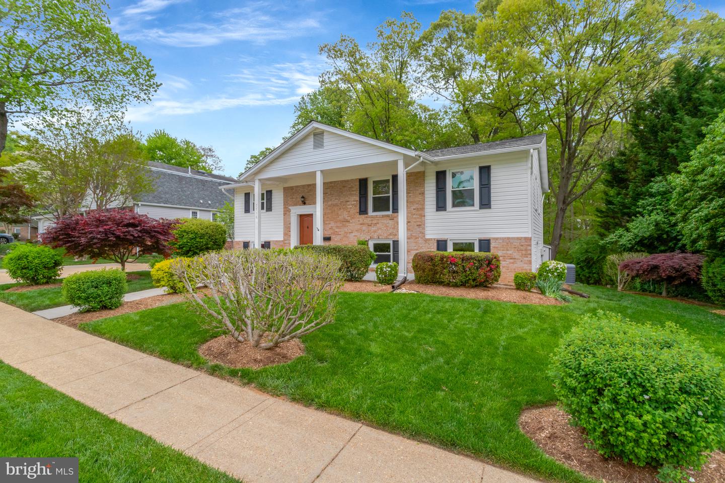 7716 CARRLEIGH PKWY, SPRINGFIELD, Virginia 22152, 6 Bedrooms Bedrooms, ,3 BathroomsBathrooms,Residential,For sale,7716 CARRLEIGH PKWY,VAFX2236430 MLS # VAFX2236430