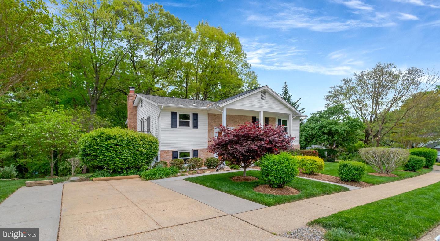 7716 CARRLEIGH PKWY, SPRINGFIELD, Virginia 22152, 6 Bedrooms Bedrooms, ,3 BathroomsBathrooms,Residential,For sale,7716 CARRLEIGH PKWY,VAFX2236430 MLS # VAFX2236430