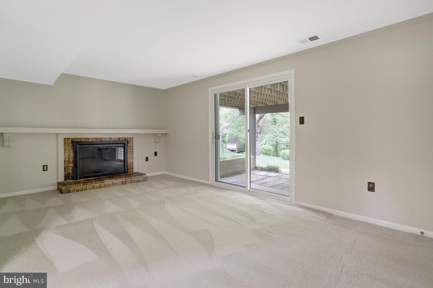 7716 CARRLEIGH PKWY, SPRINGFIELD, Virginia 22152, 6 Bedrooms Bedrooms, ,3 BathroomsBathrooms,Residential,For sale,7716 CARRLEIGH PKWY,VAFX2236430 MLS # VAFX2236430