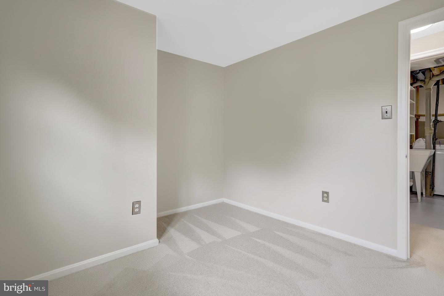 7716 CARRLEIGH PKWY, SPRINGFIELD, Virginia 22152, 6 Bedrooms Bedrooms, ,3 BathroomsBathrooms,Residential,For sale,7716 CARRLEIGH PKWY,VAFX2236430 MLS # VAFX2236430