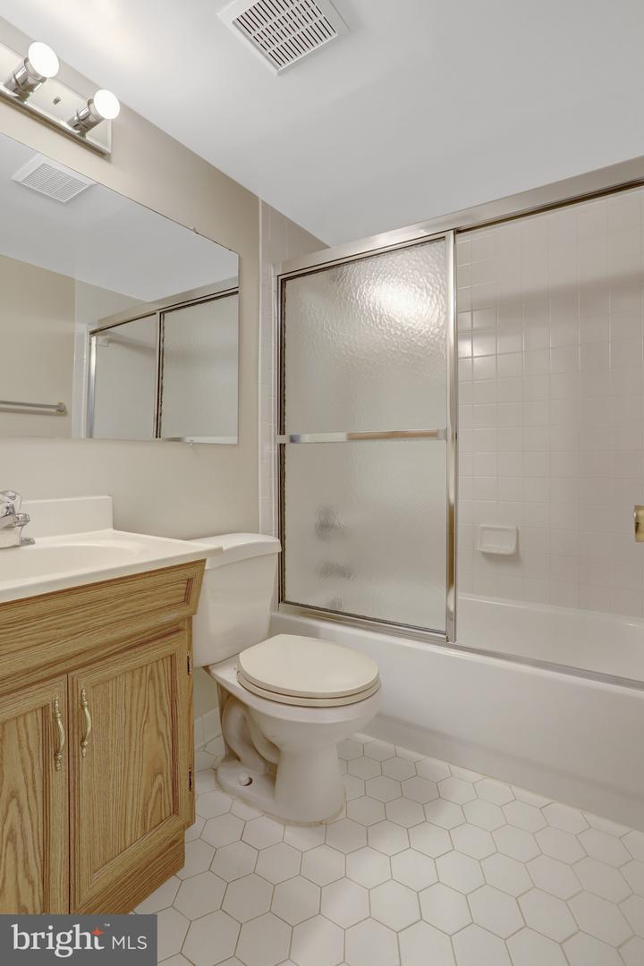 7716 CARRLEIGH PKWY, SPRINGFIELD, Virginia 22152, 6 Bedrooms Bedrooms, ,3 BathroomsBathrooms,Residential,For sale,7716 CARRLEIGH PKWY,VAFX2236430 MLS # VAFX2236430