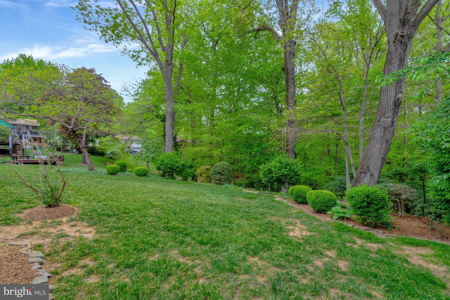 7716 CARRLEIGH PKWY, SPRINGFIELD, Virginia 22152, 6 Bedrooms Bedrooms, ,3 BathroomsBathrooms,Residential,For sale,7716 CARRLEIGH PKWY,VAFX2236430 MLS # VAFX2236430