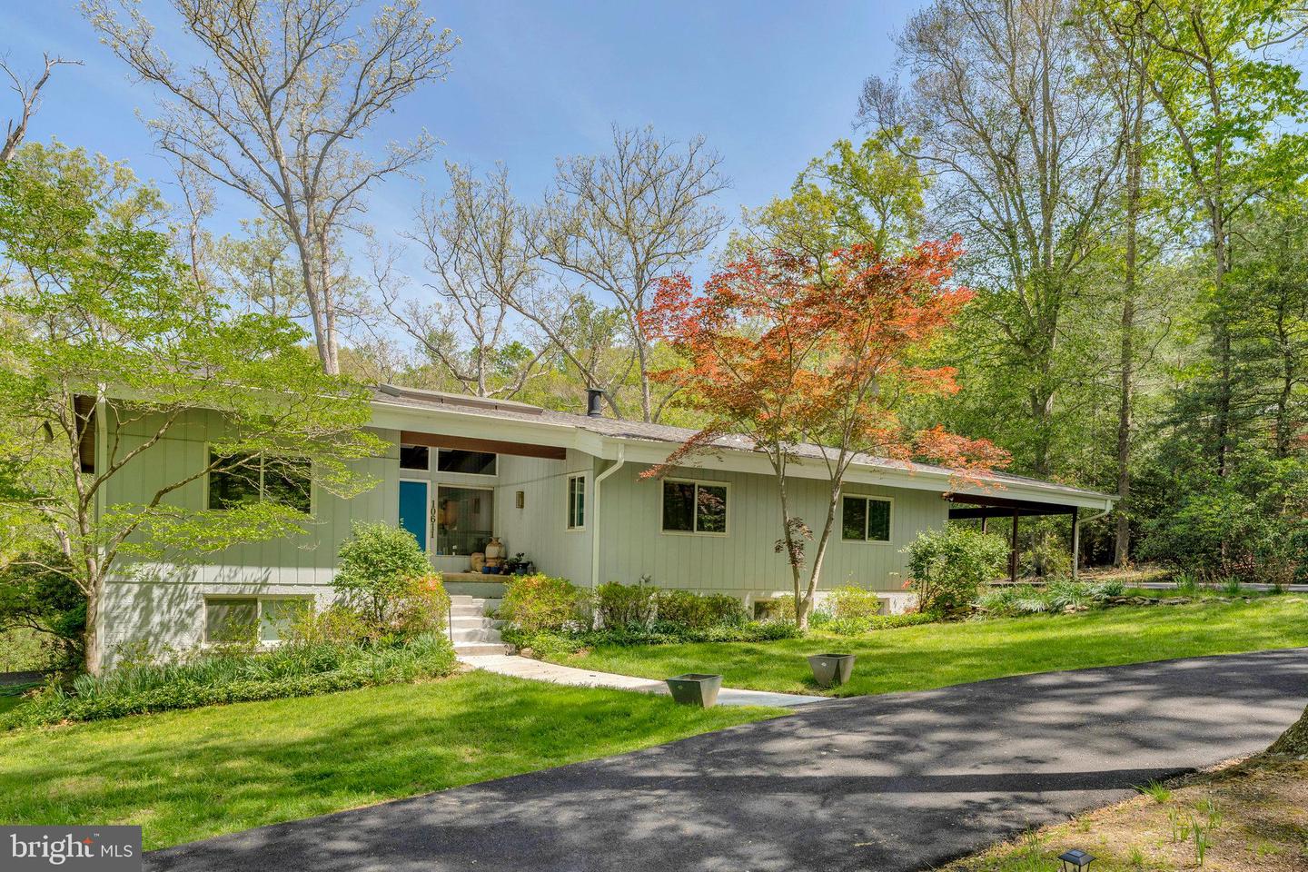 10611 ALLENWOOD LN, GREAT FALLS, Virginia 22066, 6 Bedrooms Bedrooms, ,4 BathroomsBathrooms,Residential,For sale,10611 ALLENWOOD LN,VAFX2236462 MLS # VAFX2236462