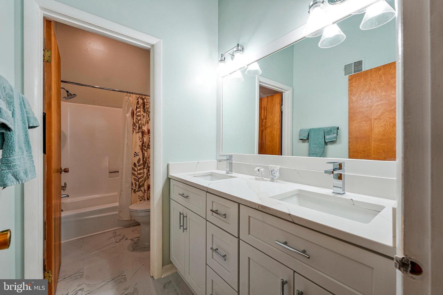10611 ALLENWOOD LN, GREAT FALLS, Virginia 22066, 6 Bedrooms Bedrooms, ,4 BathroomsBathrooms,Residential,For sale,10611 ALLENWOOD LN,VAFX2236462 MLS # VAFX2236462