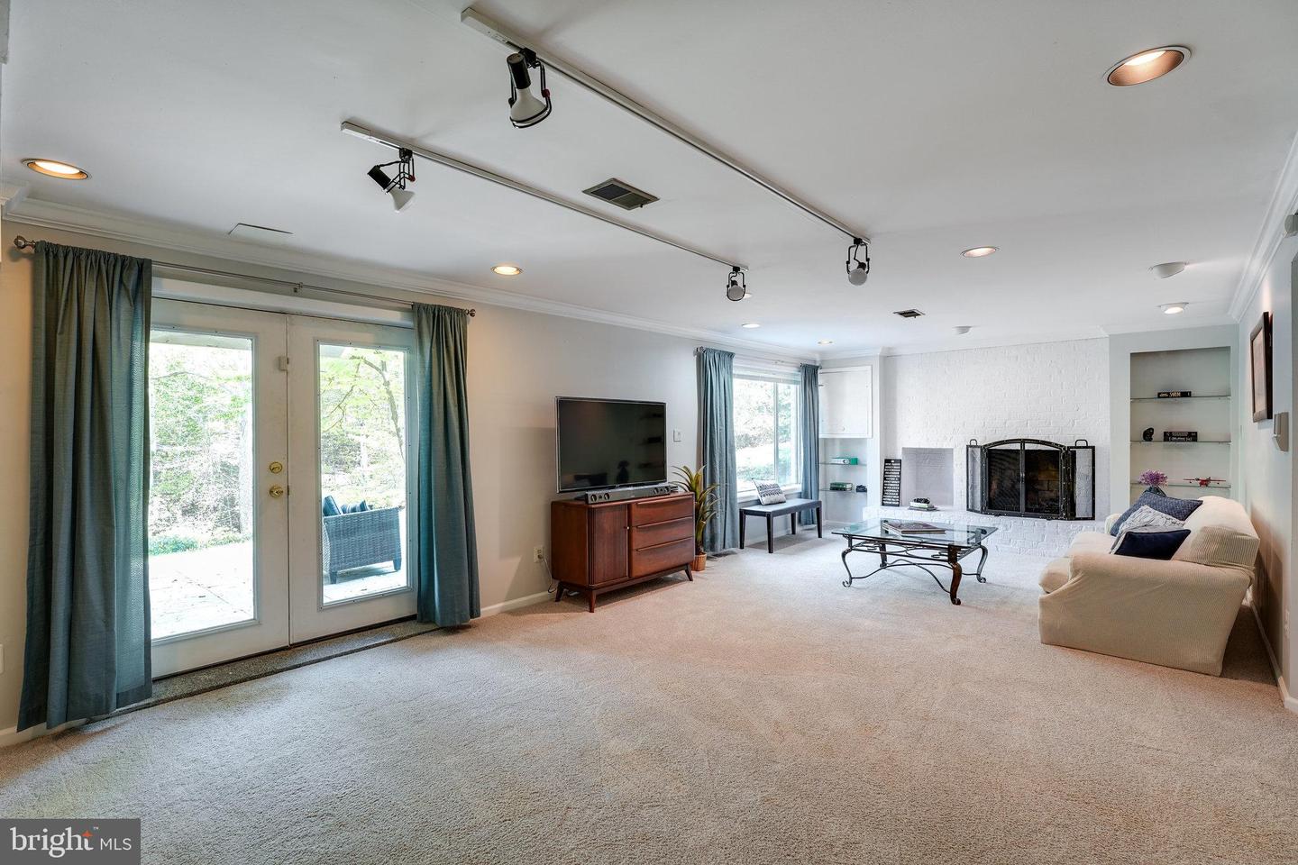10611 ALLENWOOD LN, GREAT FALLS, Virginia 22066, 6 Bedrooms Bedrooms, ,4 BathroomsBathrooms,Residential,For sale,10611 ALLENWOOD LN,VAFX2236462 MLS # VAFX2236462