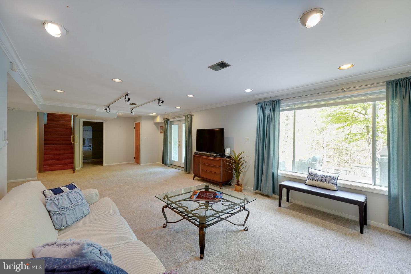 10611 ALLENWOOD LN, GREAT FALLS, Virginia 22066, 6 Bedrooms Bedrooms, ,4 BathroomsBathrooms,Residential,For sale,10611 ALLENWOOD LN,VAFX2236462 MLS # VAFX2236462