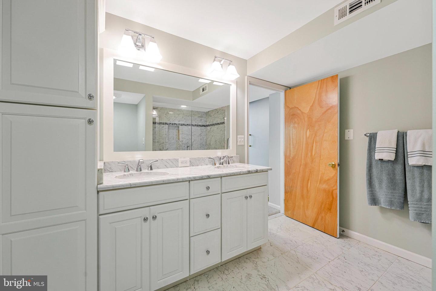 10611 ALLENWOOD LN, GREAT FALLS, Virginia 22066, 6 Bedrooms Bedrooms, ,4 BathroomsBathrooms,Residential,For sale,10611 ALLENWOOD LN,VAFX2236462 MLS # VAFX2236462