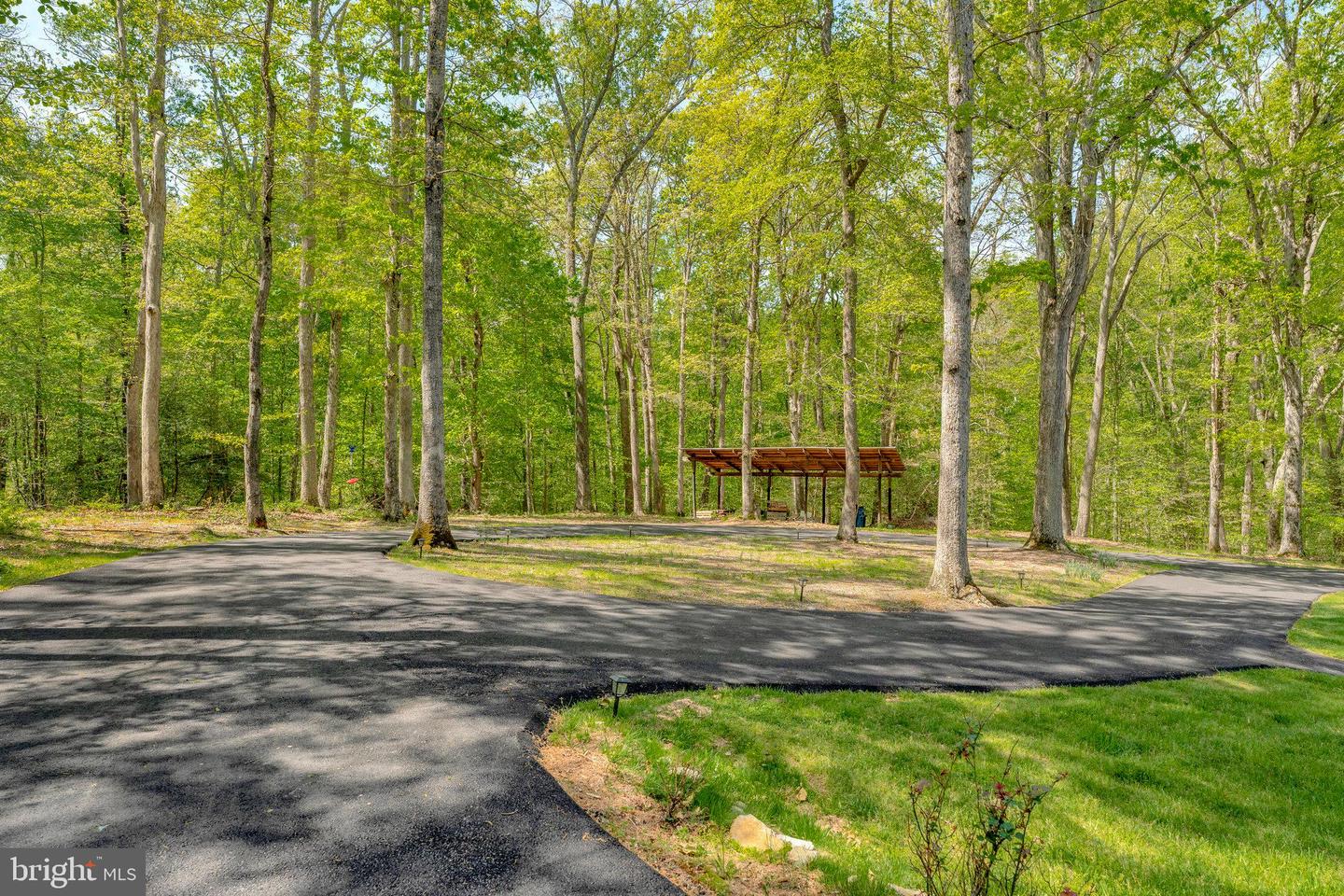10611 ALLENWOOD LN, GREAT FALLS, Virginia 22066, 6 Bedrooms Bedrooms, ,4 BathroomsBathrooms,Residential,For sale,10611 ALLENWOOD LN,VAFX2236462 MLS # VAFX2236462