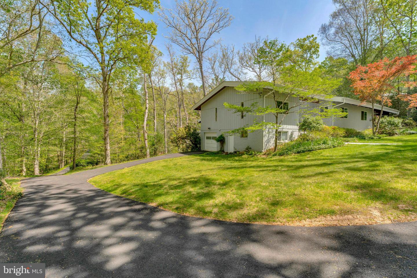 10611 ALLENWOOD LN, GREAT FALLS, Virginia 22066, 6 Bedrooms Bedrooms, ,4 BathroomsBathrooms,Residential,For sale,10611 ALLENWOOD LN,VAFX2236462 MLS # VAFX2236462