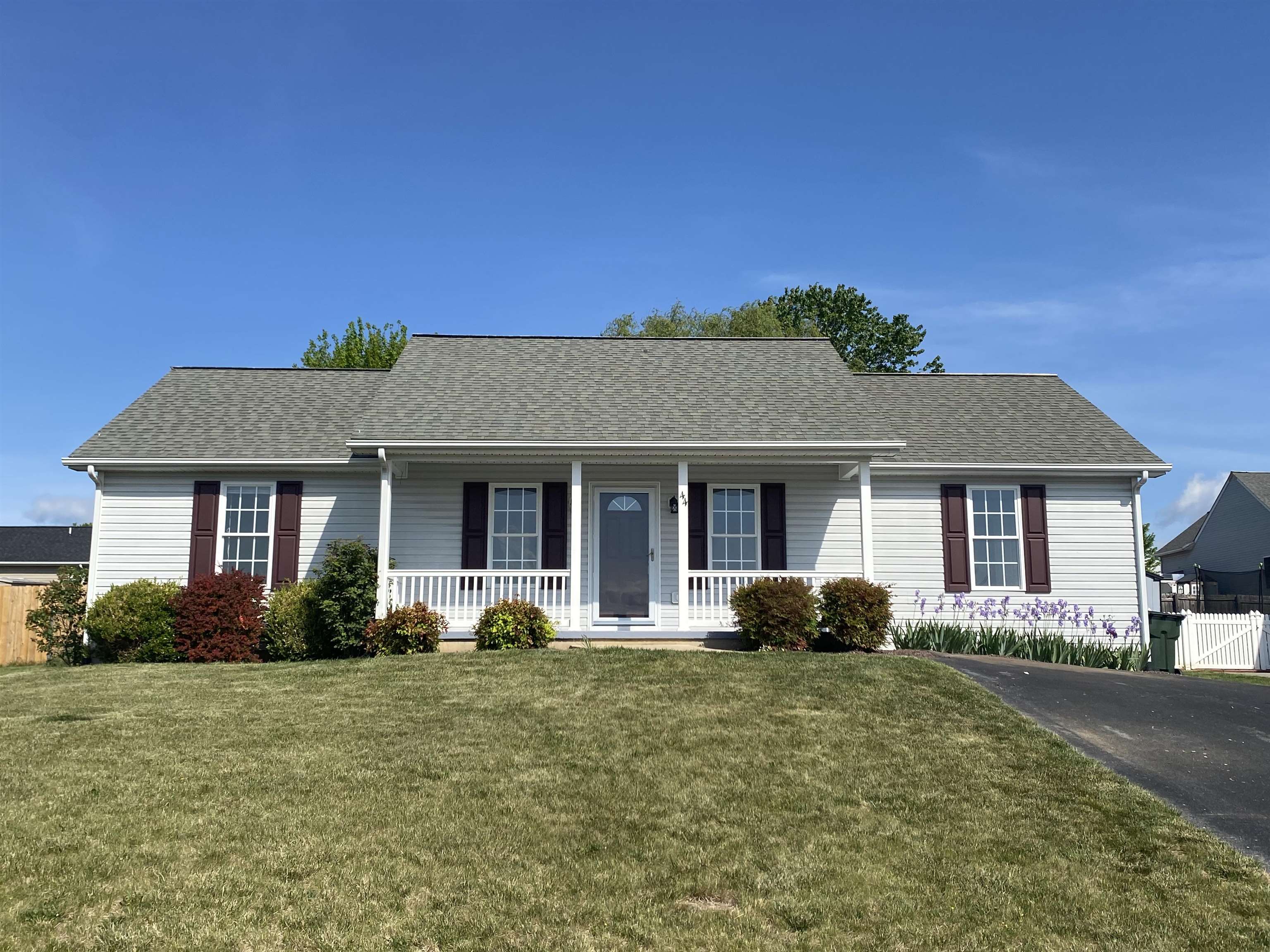 44 SUGAR MILL LN, WEYERS CAVE, Virginia 24486, 3 Bedrooms Bedrooms, ,2 BathroomsBathrooms,Residential,44 SUGAR MILL LN,664049 MLS # 664049