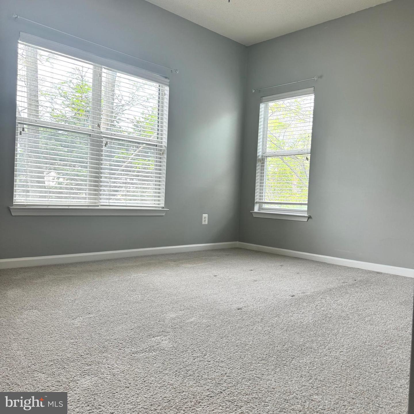 14305 GRAPE HOLLY GRV #25, CENTREVILLE, Virginia 20121, 2 Bedrooms Bedrooms, ,2 BathroomsBathrooms,Residential,For sale,14305 GRAPE HOLLY GRV #25,VAFX2236482 MLS # VAFX2236482
