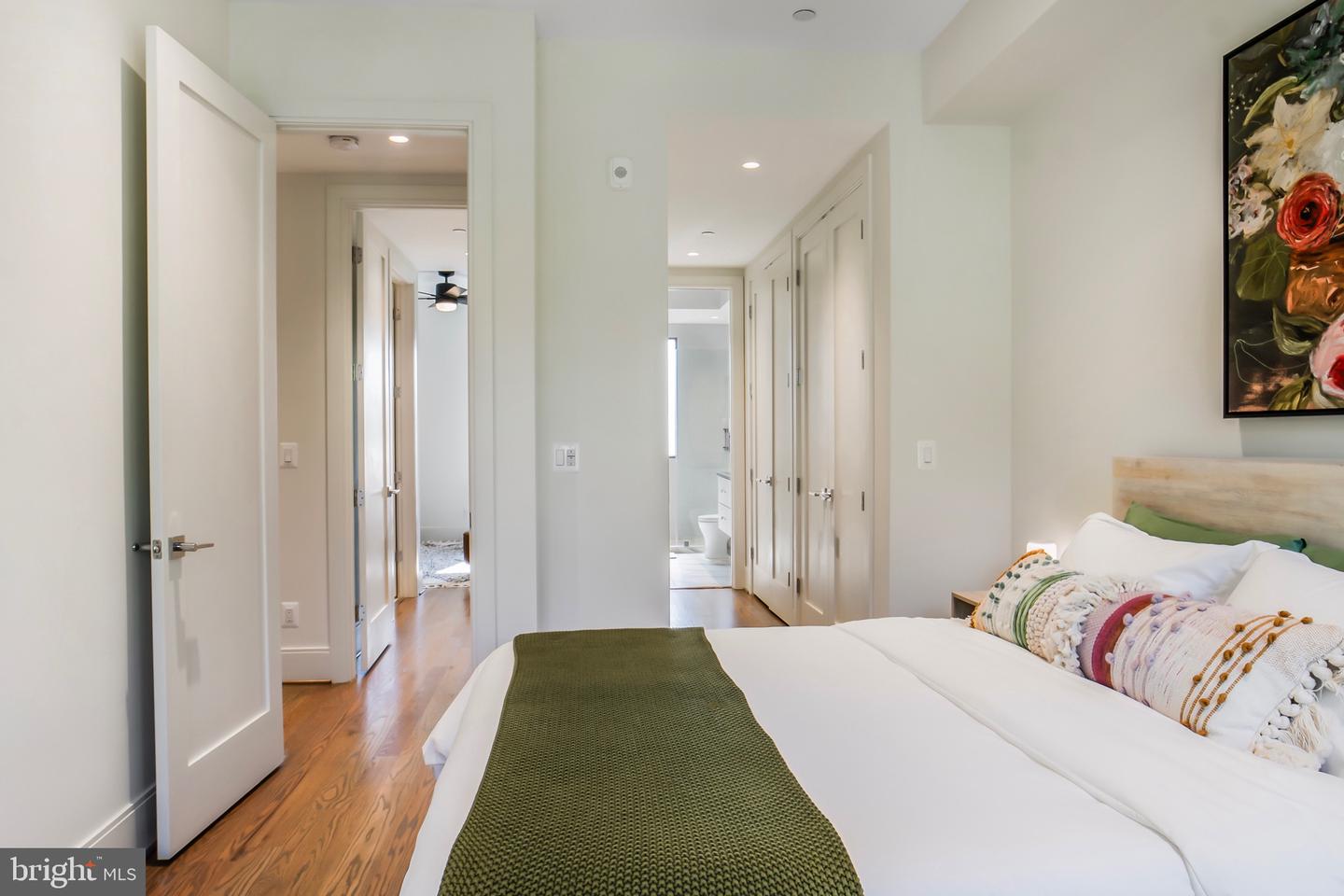 270 15TH ST SE #301, WASHINGTON, District Of Columbia 20003, 2 Bedrooms Bedrooms, ,2 BathroomsBathrooms,Residential,For sale,270 15TH ST SE #301,DCDC2197350 MLS # DCDC2197350