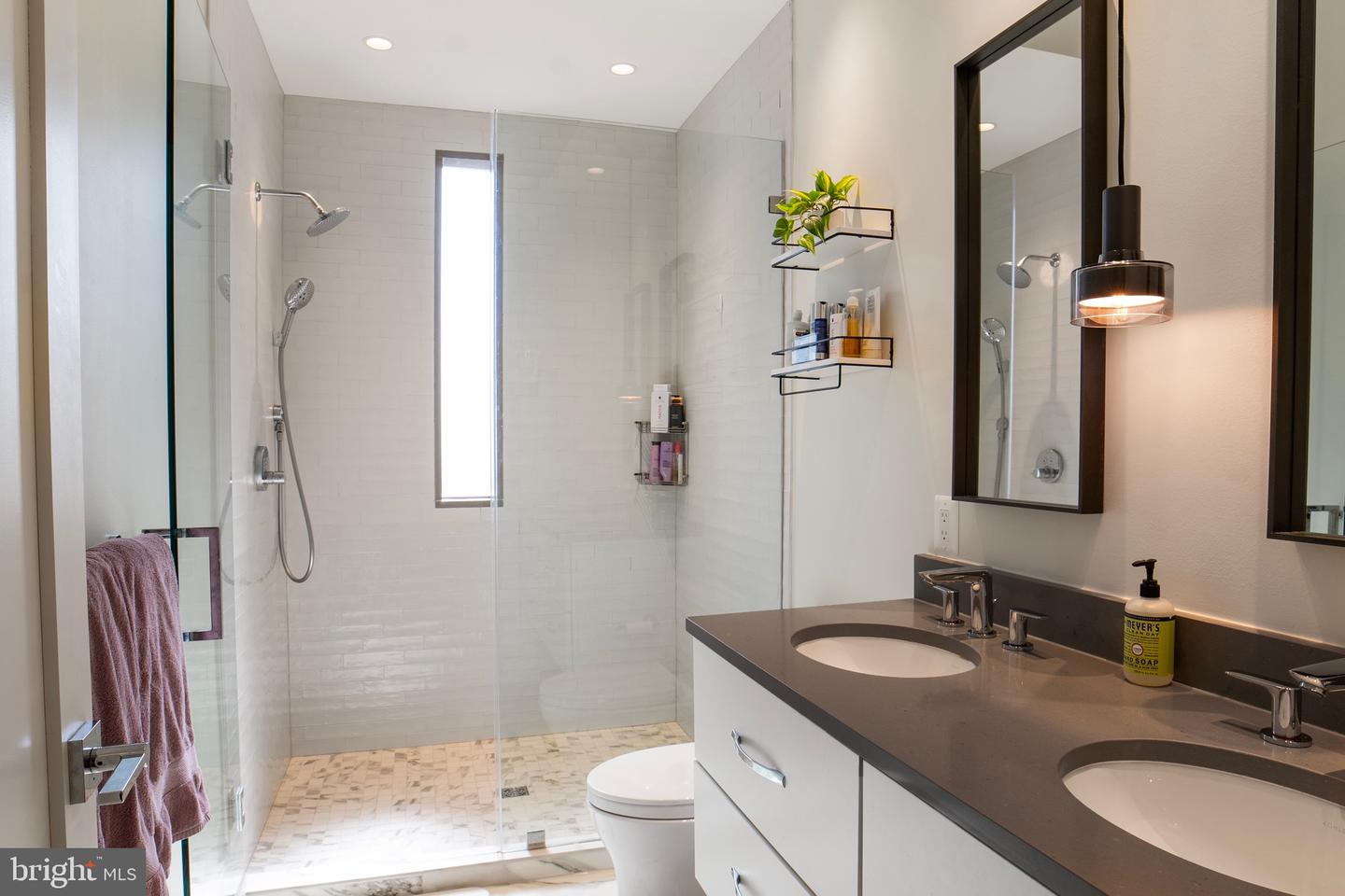 270 15TH ST SE #301, WASHINGTON, District Of Columbia 20003, 2 Bedrooms Bedrooms, ,2 BathroomsBathrooms,Residential,For sale,270 15TH ST SE #301,DCDC2197350 MLS # DCDC2197350