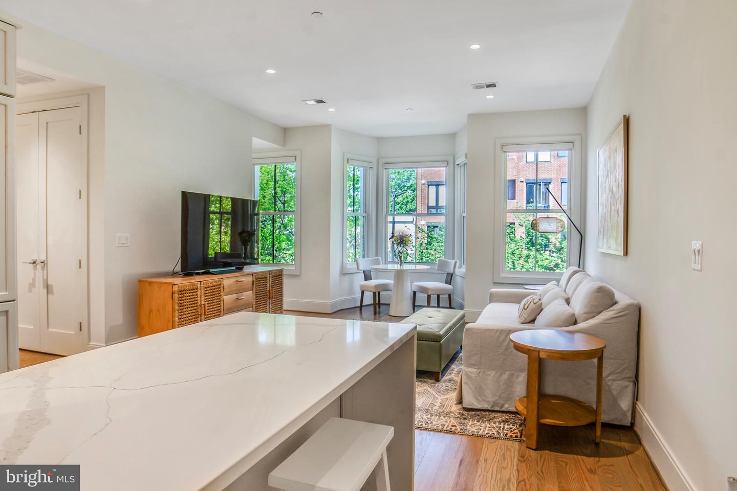270 15TH ST SE #301, WASHINGTON, District Of Columbia 20003, 2 Bedrooms Bedrooms, ,2 BathroomsBathrooms,Residential,For sale,270 15TH ST SE #301,DCDC2197350 MLS # DCDC2197350