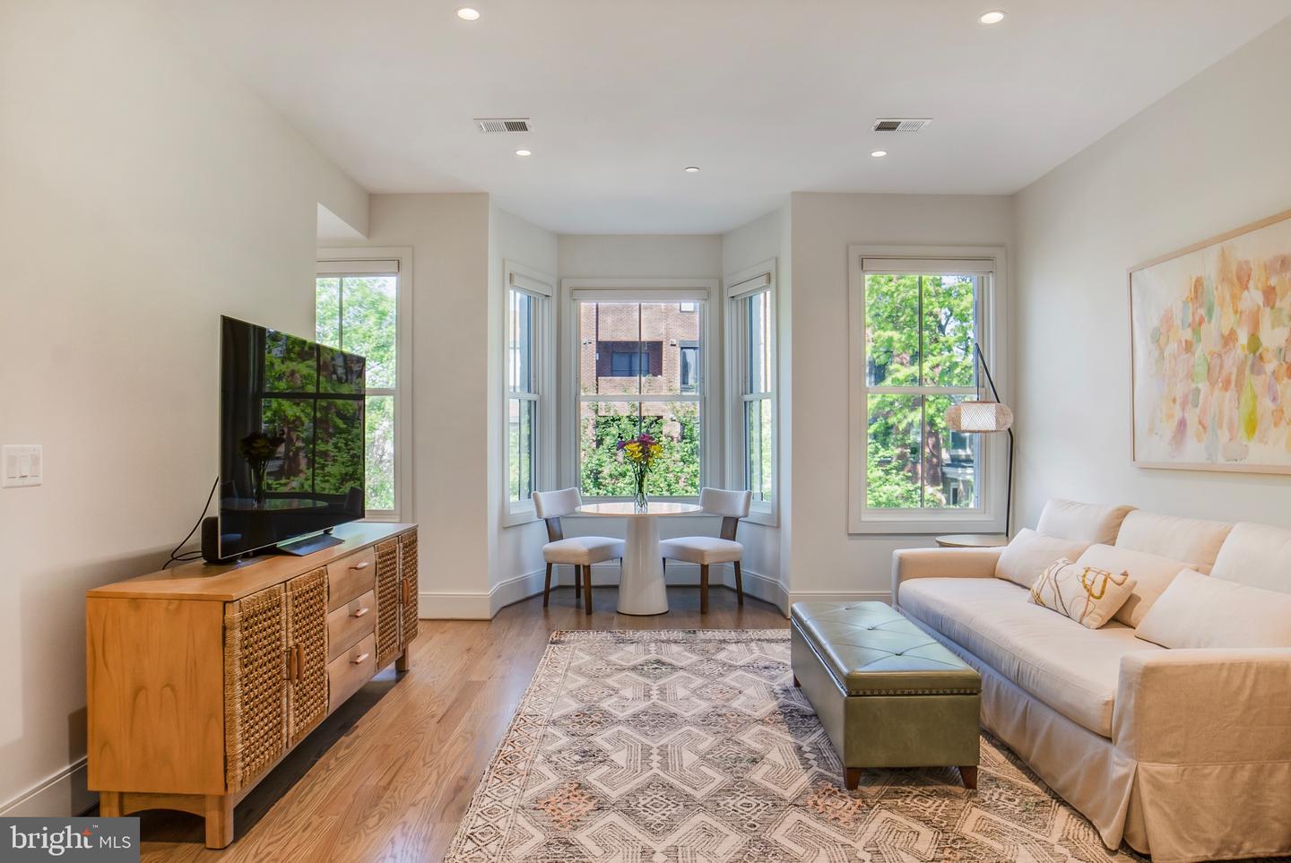 270 15TH ST SE #301, WASHINGTON, District Of Columbia 20003, 2 Bedrooms Bedrooms, ,2 BathroomsBathrooms,Residential,For sale,270 15TH ST SE #301,DCDC2197350 MLS # DCDC2197350