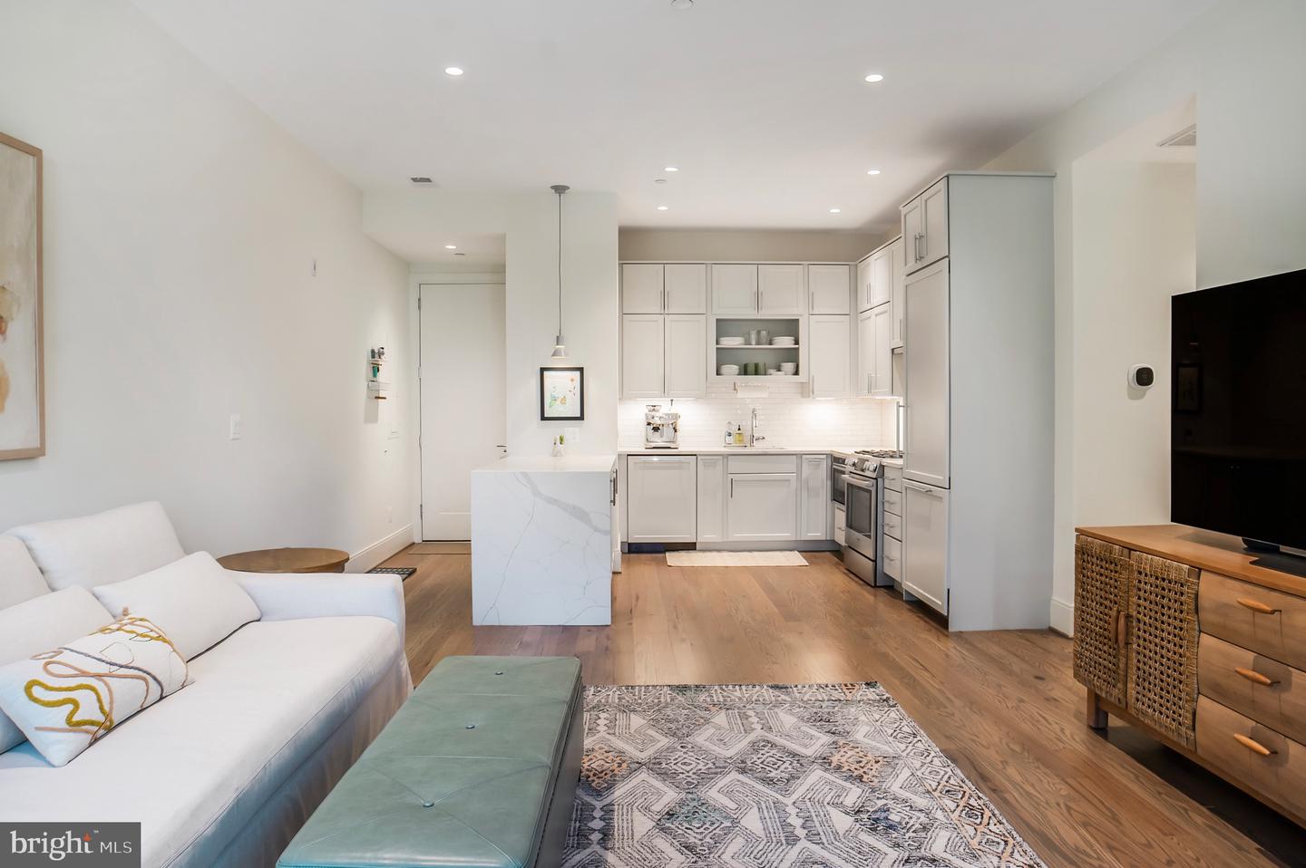 270 15TH ST SE #301, WASHINGTON, District Of Columbia 20003, 2 Bedrooms Bedrooms, ,2 BathroomsBathrooms,Residential,For sale,270 15TH ST SE #301,DCDC2197350 MLS # DCDC2197350