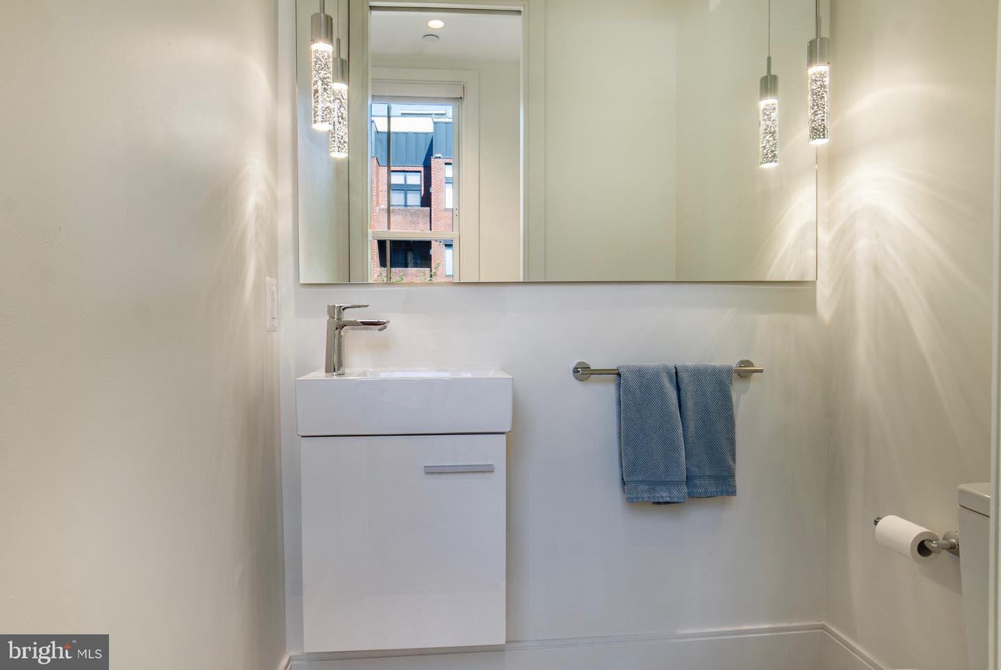 270 15TH ST SE #301, WASHINGTON, District Of Columbia 20003, 2 Bedrooms Bedrooms, ,2 BathroomsBathrooms,Residential,For sale,270 15TH ST SE #301,DCDC2197350 MLS # DCDC2197350