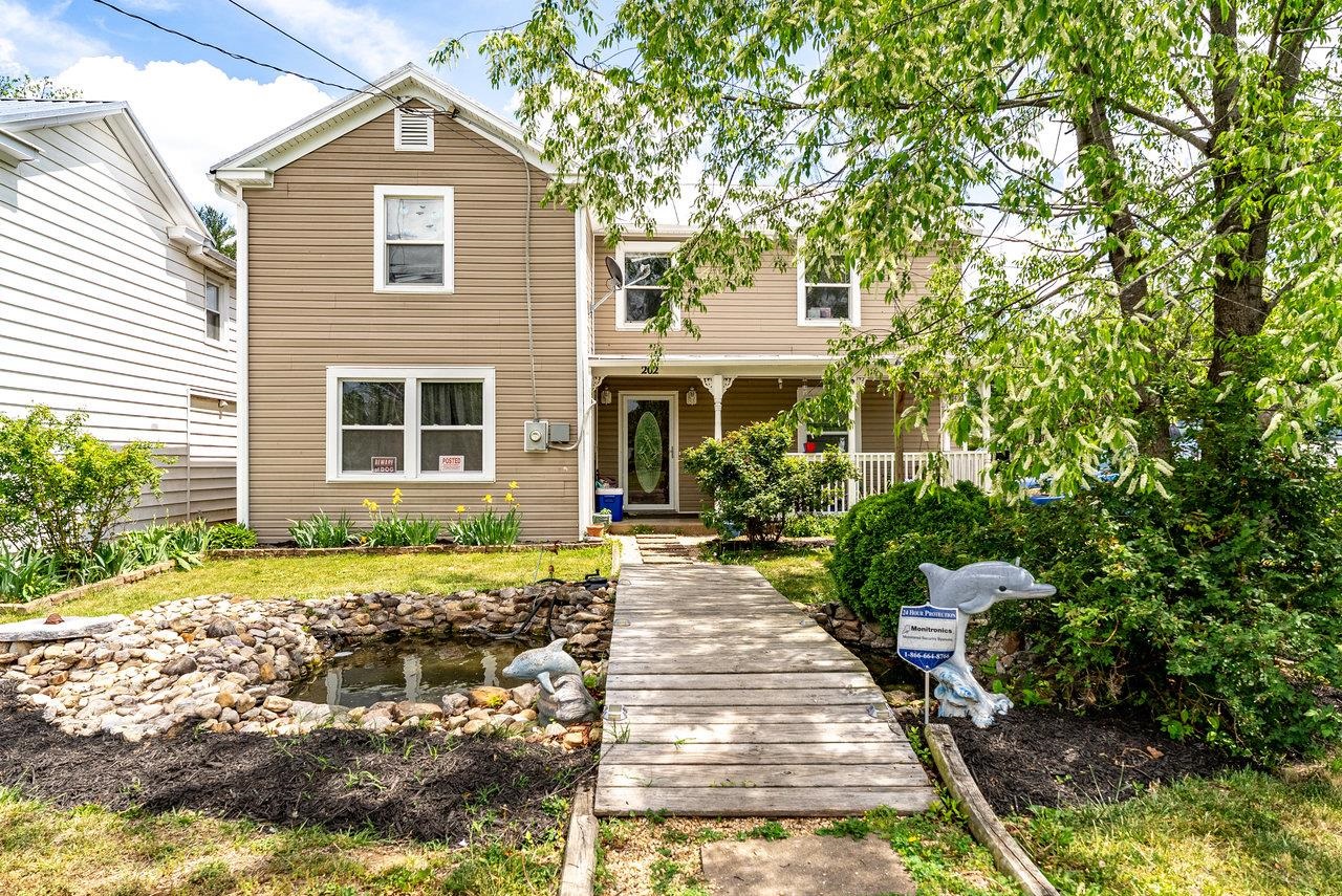 202 JACKSON AVE, ELKTON, Virginia 22827, 4 Bedrooms Bedrooms, ,1 BathroomBathrooms,Residential,202 JACKSON AVE,664050 MLS # 664050