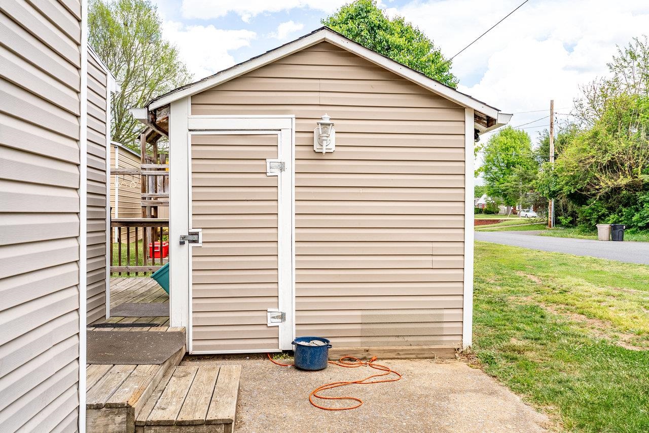 202 JACKSON AVE, ELKTON, Virginia 22827, 4 Bedrooms Bedrooms, ,1 BathroomBathrooms,Residential,202 JACKSON AVE,664050 MLS # 664050