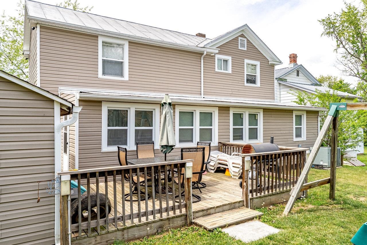 202 JACKSON AVE, ELKTON, Virginia 22827, 4 Bedrooms Bedrooms, ,1 BathroomBathrooms,Residential,202 JACKSON AVE,664050 MLS # 664050