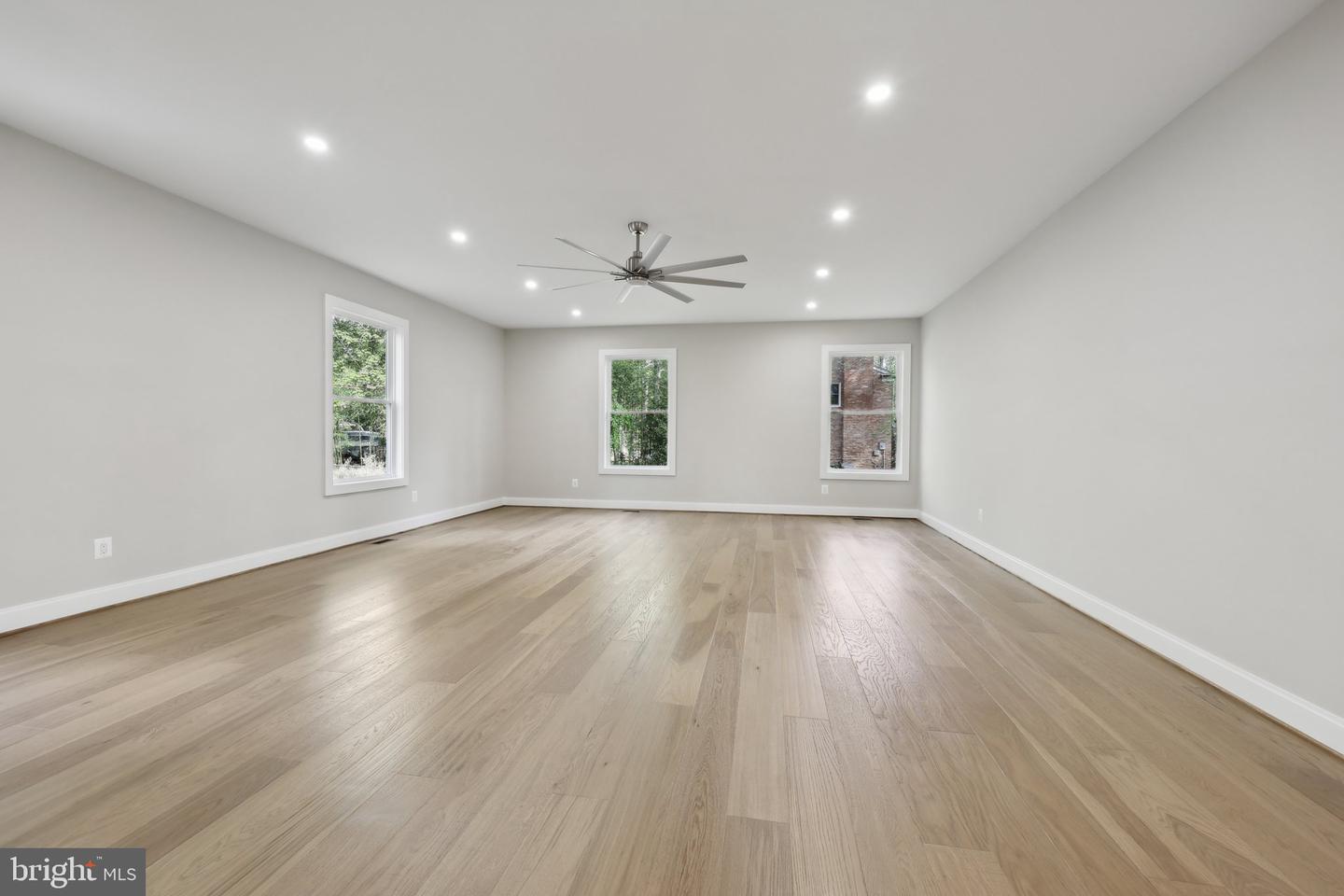 11336 VALE RD, OAKTON, Virginia 22124, 4 Bedrooms Bedrooms, ,5 BathroomsBathrooms,Residential,For sale,11336 VALE RD,VAFX2236532 MLS # VAFX2236532