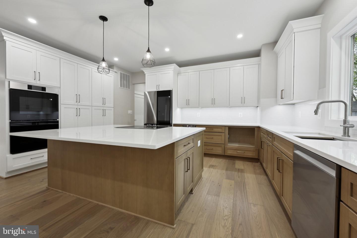 11336 VALE RD, OAKTON, Virginia 22124, 4 Bedrooms Bedrooms, ,5 BathroomsBathrooms,Residential,For sale,11336 VALE RD,VAFX2236532 MLS # VAFX2236532