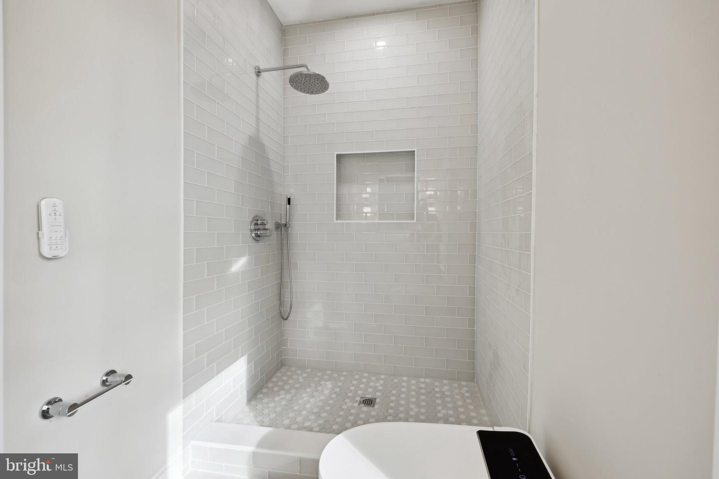 11336 VALE RD, OAKTON, Virginia 22124, 4 Bedrooms Bedrooms, ,5 BathroomsBathrooms,Residential,For sale,11336 VALE RD,VAFX2236532 MLS # VAFX2236532