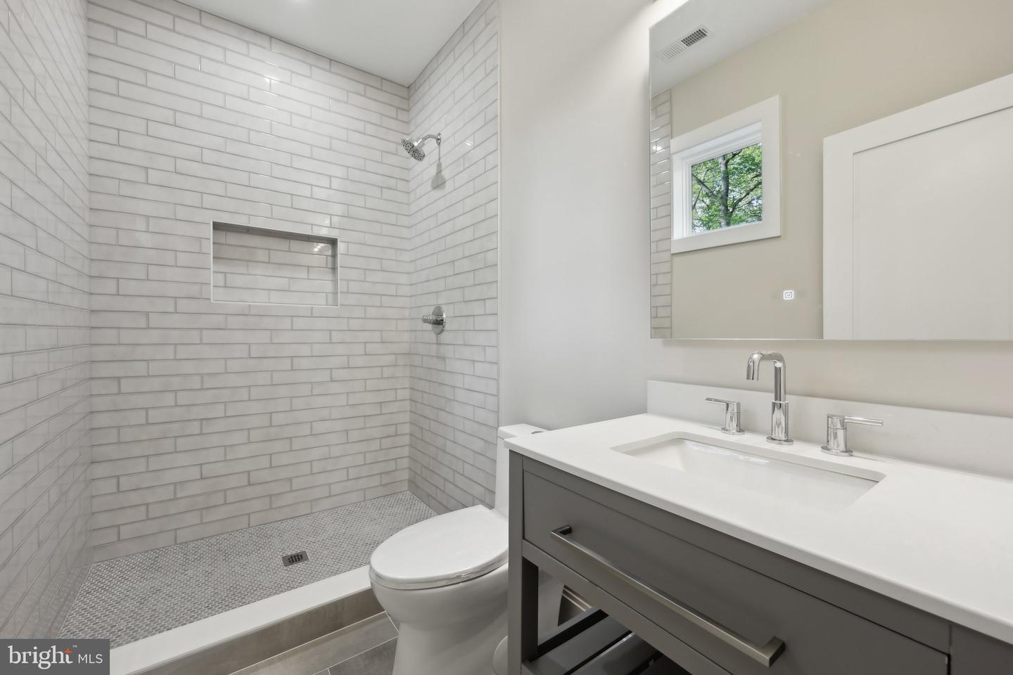 11336 VALE RD, OAKTON, Virginia 22124, 4 Bedrooms Bedrooms, ,5 BathroomsBathrooms,Residential,For sale,11336 VALE RD,VAFX2236532 MLS # VAFX2236532