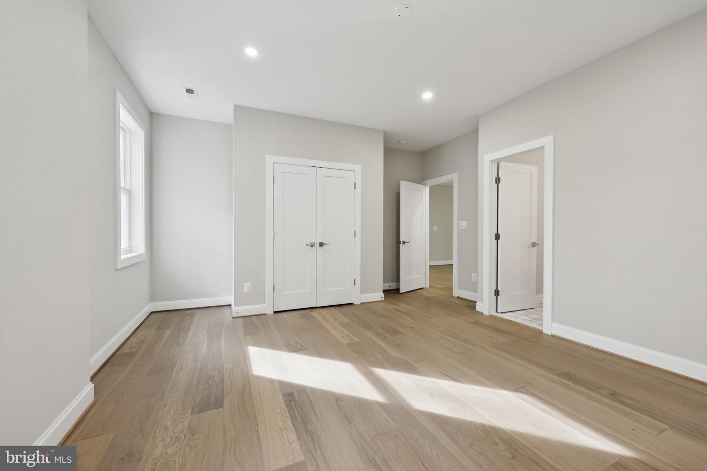 11336 VALE RD, OAKTON, Virginia 22124, 4 Bedrooms Bedrooms, ,5 BathroomsBathrooms,Residential,For sale,11336 VALE RD,VAFX2236532 MLS # VAFX2236532