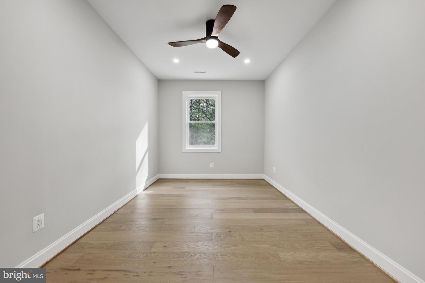 11336 VALE RD, OAKTON, Virginia 22124, 4 Bedrooms Bedrooms, ,5 BathroomsBathrooms,Residential,For sale,11336 VALE RD,VAFX2236532 MLS # VAFX2236532