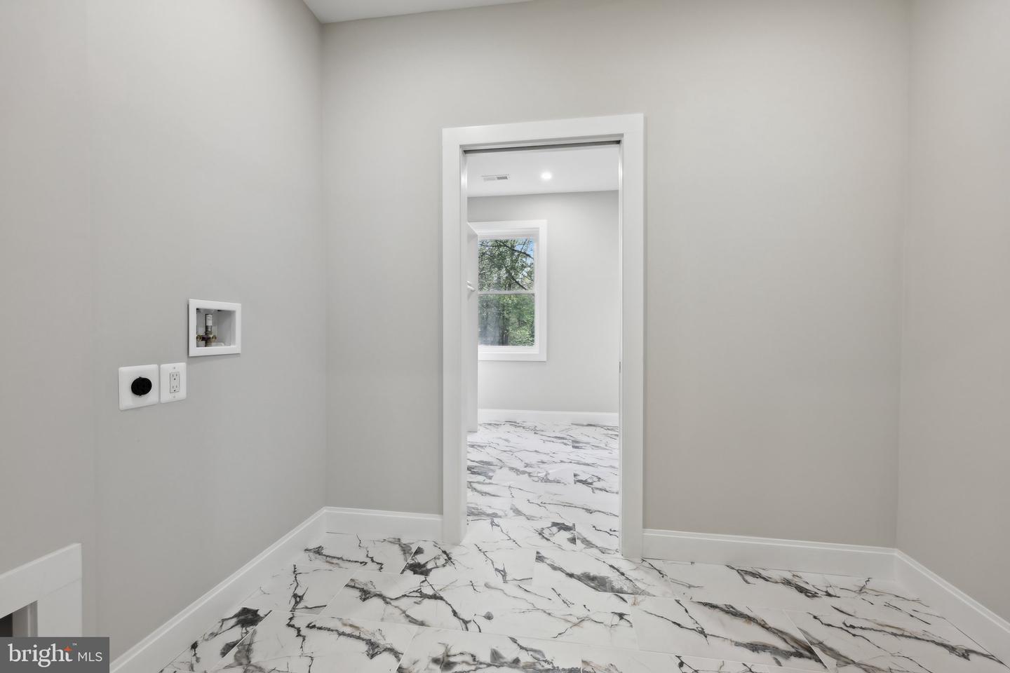 11336 VALE RD, OAKTON, Virginia 22124, 4 Bedrooms Bedrooms, ,5 BathroomsBathrooms,Residential,For sale,11336 VALE RD,VAFX2236532 MLS # VAFX2236532