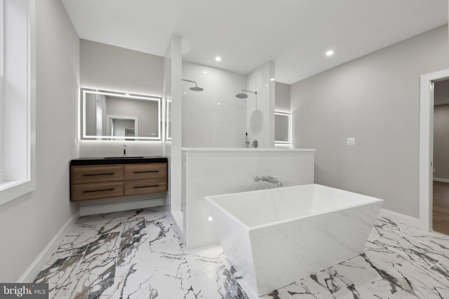 11336 VALE RD, OAKTON, Virginia 22124, 4 Bedrooms Bedrooms, ,5 BathroomsBathrooms,Residential,For sale,11336 VALE RD,VAFX2236532 MLS # VAFX2236532