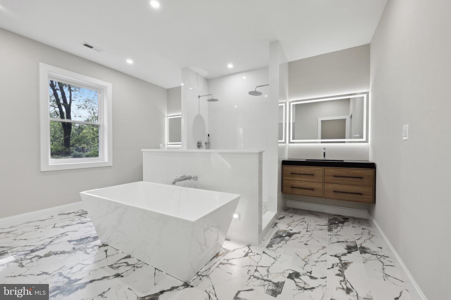 11336 VALE RD, OAKTON, Virginia 22124, 4 Bedrooms Bedrooms, ,5 BathroomsBathrooms,Residential,For sale,11336 VALE RD,VAFX2236532 MLS # VAFX2236532