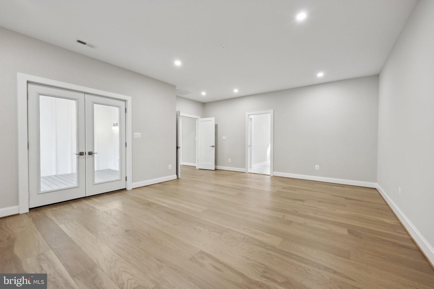 11336 VALE RD, OAKTON, Virginia 22124, 4 Bedrooms Bedrooms, ,5 BathroomsBathrooms,Residential,For sale,11336 VALE RD,VAFX2236532 MLS # VAFX2236532