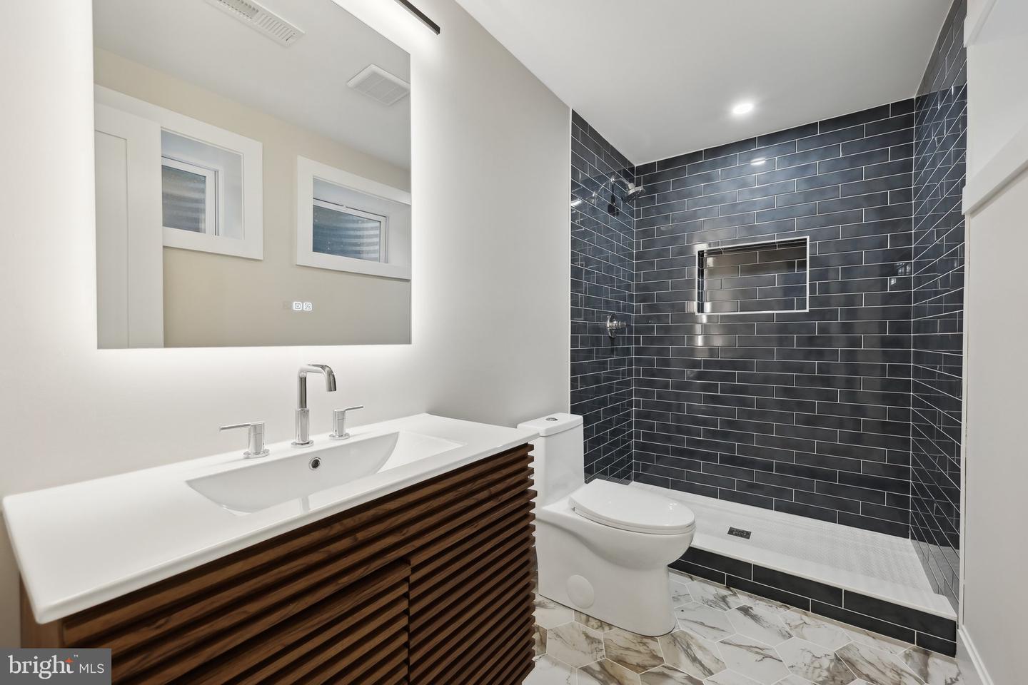 11336 VALE RD, OAKTON, Virginia 22124, 4 Bedrooms Bedrooms, ,5 BathroomsBathrooms,Residential,For sale,11336 VALE RD,VAFX2236532 MLS # VAFX2236532