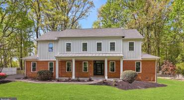 11336 VALE RD, OAKTON, Virginia 22124, 4 Bedrooms Bedrooms, ,5 BathroomsBathrooms,Residential,For sale,11336 VALE RD,VAFX2236532 MLS # VAFX2236532