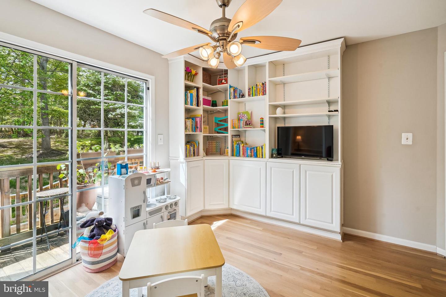 463 FORTRESS WAY, OCCOQUAN, Virginia 22125, 3 Bedrooms Bedrooms, ,3 BathroomsBathrooms,Residential,For sale,463 FORTRESS WAY,VAPW2092904 MLS # VAPW2092904