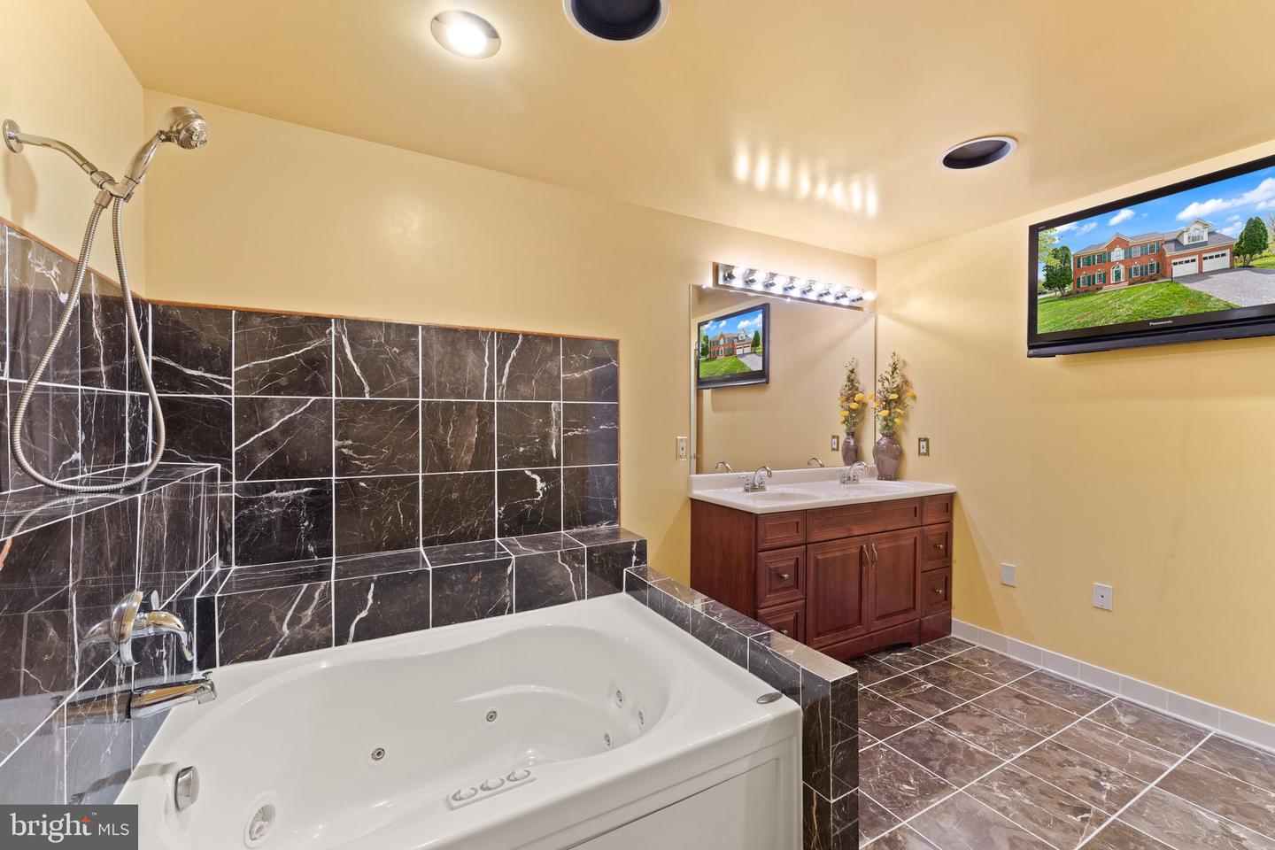 42935 PALLISER CT, LEESBURG, Virginia 20176, 4 Bedrooms Bedrooms, ,4 BathroomsBathrooms,Residential,For sale,42935 PALLISER CT,VALO2094832 MLS # VALO2094832